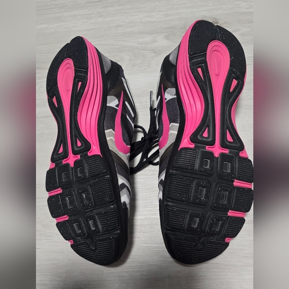 Nike Women's Black and Pink Training Shoes Size 7 - Picture 4 of 6